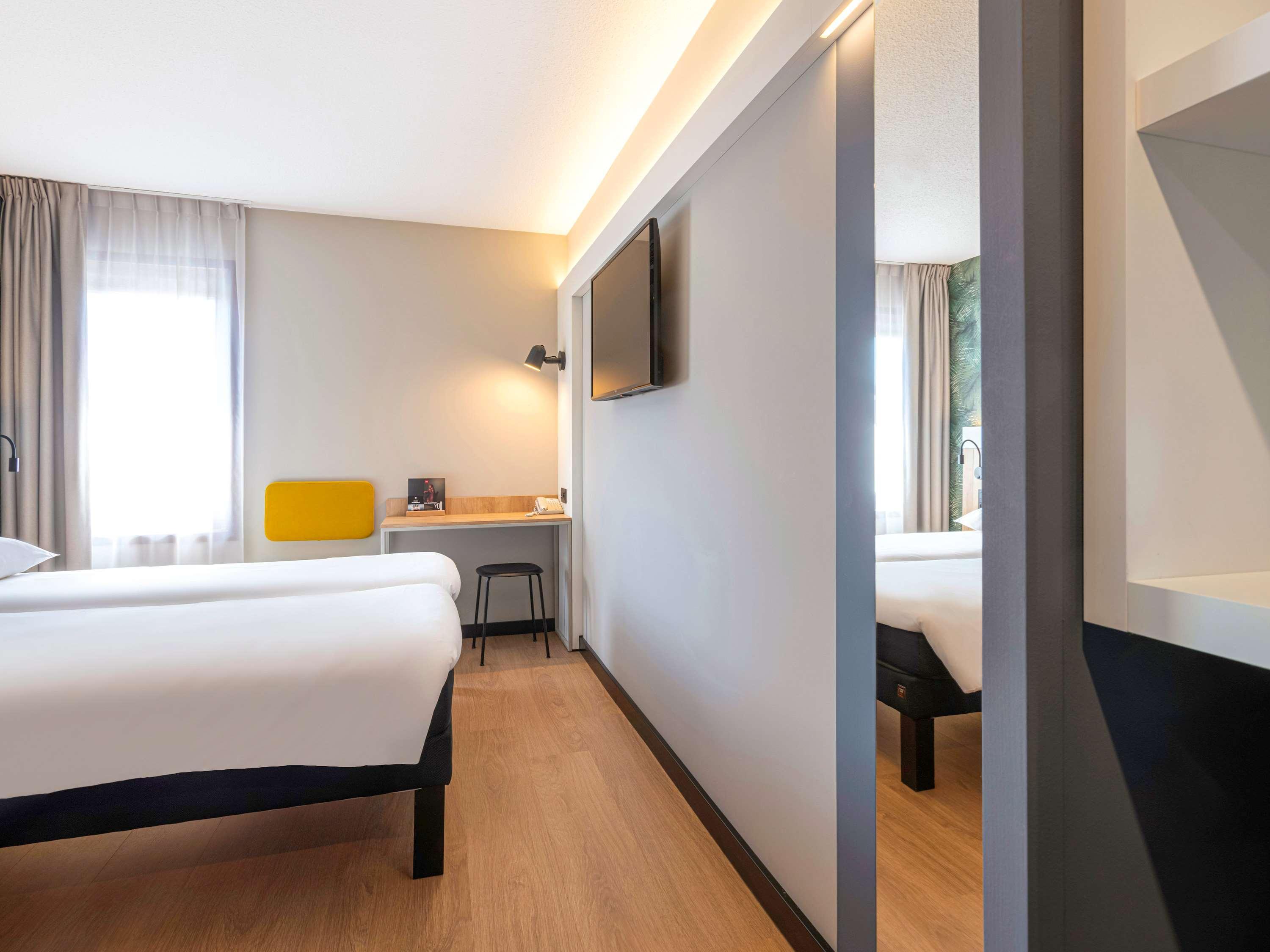 Ibis Brussels Waterloo Hotel Exterior photo